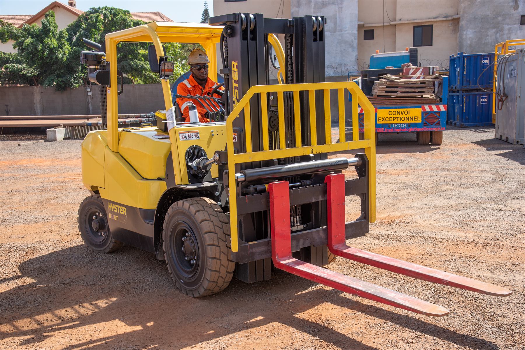 A SILS forklift positioned for a lift in the yard at Bel Air, Dakar